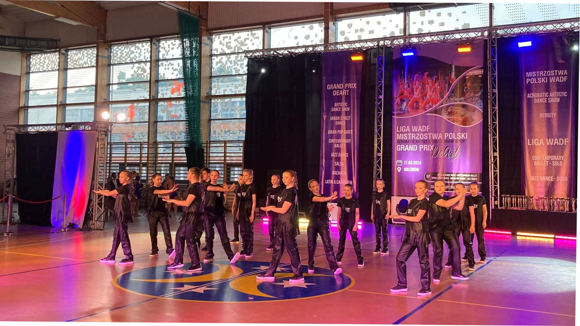 Flesz dance I i Flesz dance II z pucharami